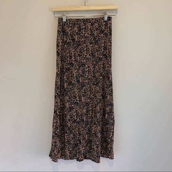 Aritzia Wilfred Leopard Midi Skirt (Prima/Tawny colour) - Picture 3 of 6